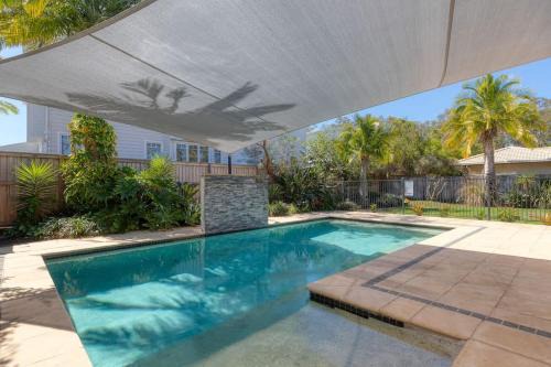 Mudjimba Haus | Hidden Gem at Mudjimba - Walk to Cafes & Surf Beach