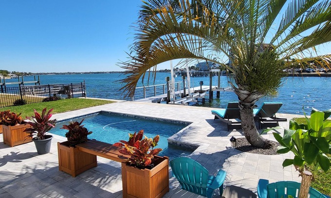 Treasure Island Villa | Hidden Gem! Treasure Island Waterfront 2/2 with a pool and dock!