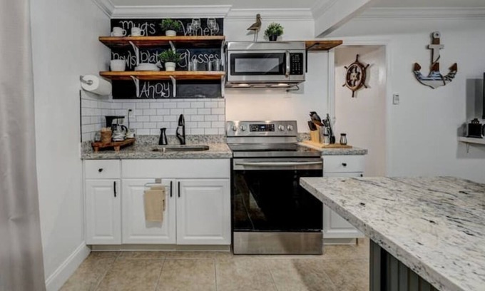 Poinciana Park Haus | Hidden Getaway 3 miles away from Fort Laud Beach