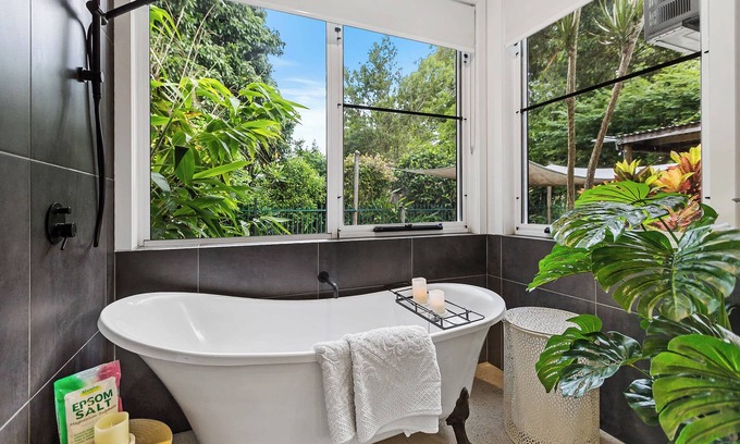 Machans Beach Haus | Hideout Machans -Pool, BBQ, Beach and Pet friendly