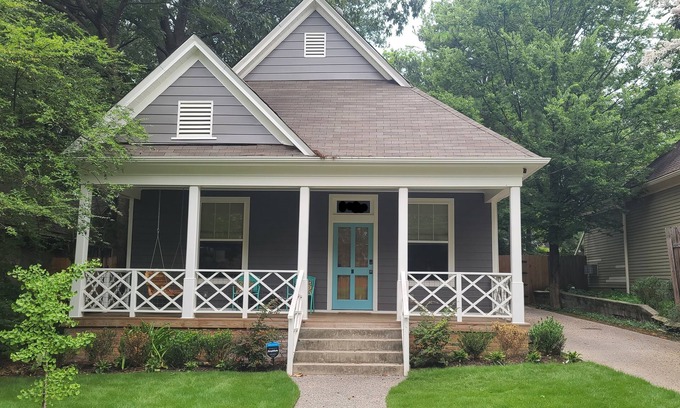 East Midtown Haus | Higbee House, ein Zuhause in der Ferne und noch viel mehr.