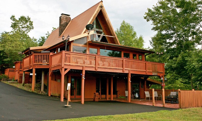 Helen Haus | High in Helen, A frame House and Cabin