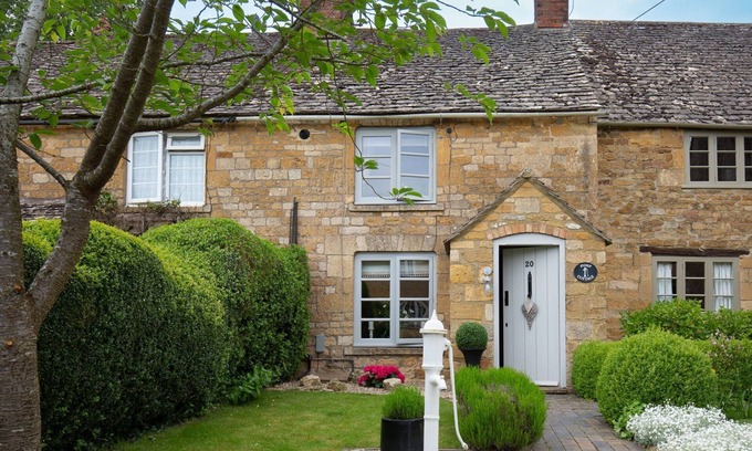 Ebrington Hütte | High Pump Cottage - sleeps 4 guests in 2 bedrooms