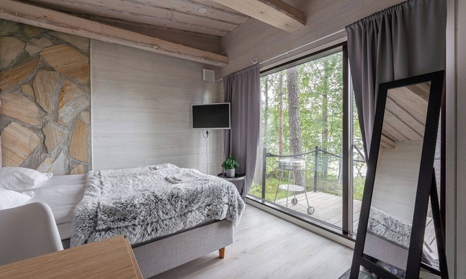 Vaajakoski Wohnung | High-quality suite by the lake