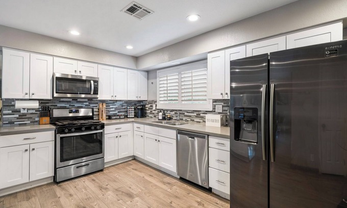 Las Vegas Haus | Highly Upgraded 4bd2bath Home With Private Pool