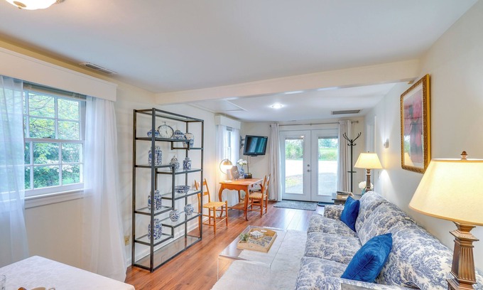 Waterford Hütte | Hike, Sip & Explore: Charming Waterford Cottage!