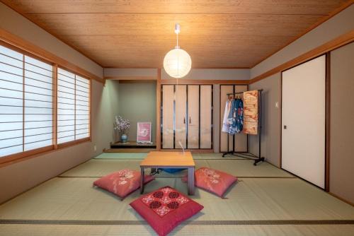 Sugatani Onsen Villa | HIKONE-Step 彦根ステップ 彦根駅徒歩4分 軽自動車用無料駐車場 彦根城徒歩15分 15名まで 戸建貸切