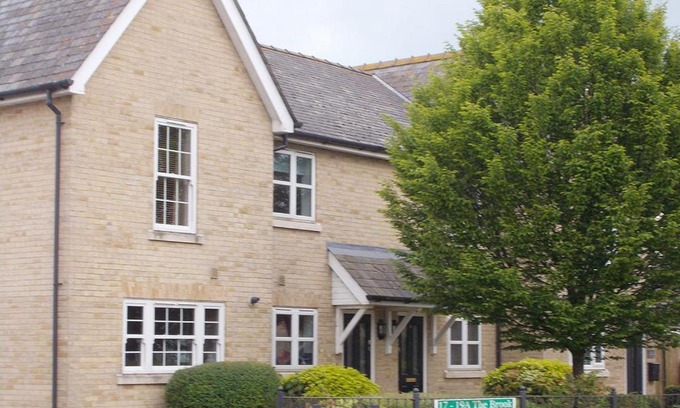 Sutton Haus | Hillsbrook House