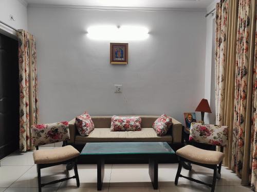 Sukha Wohnung | Hillside Haven near Kainchi Dham