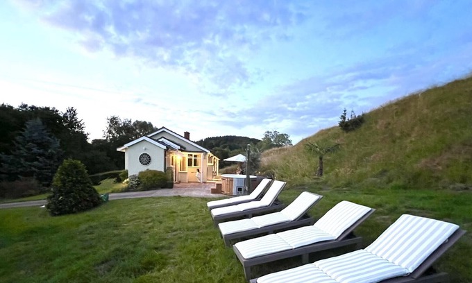 Redbrook Haus | Hillside Hideaway in Gloucestershire
