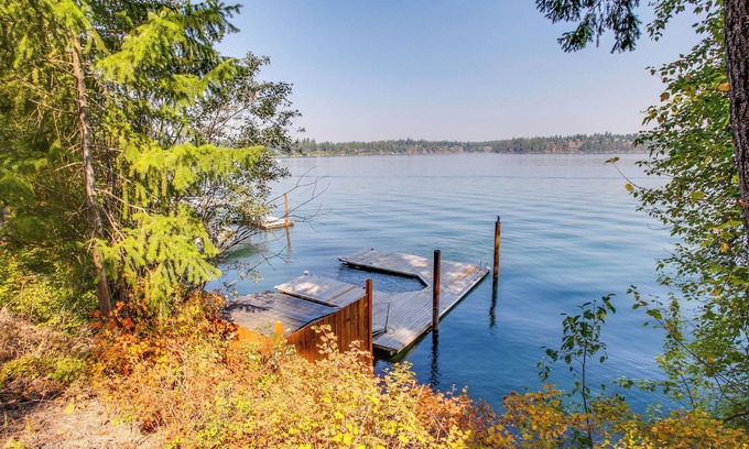 Hayden View Estates Haus | NEU! Hillside Home w / Dock, 10 Minuten von Coeur d'Alene