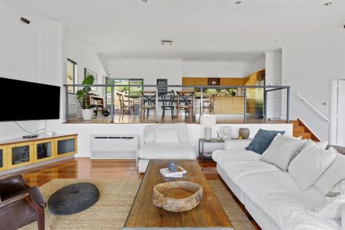 Merewether Haus | Hilltop Hideaway Family Escape