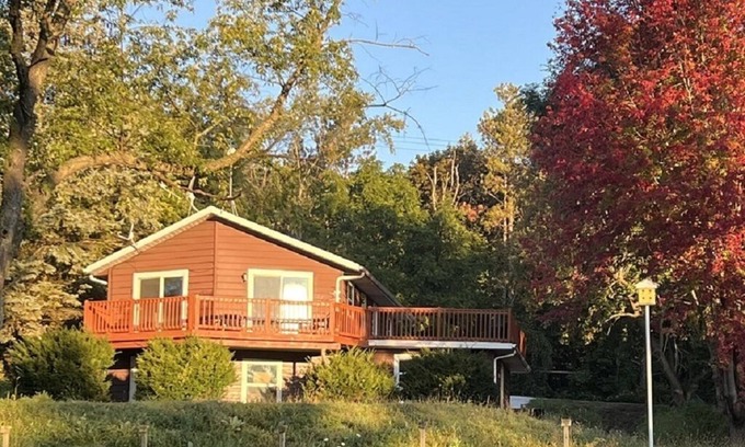 Whitewater Haus | Hilltop house overlooking Whitewater Lake with beach & boat access mins away.