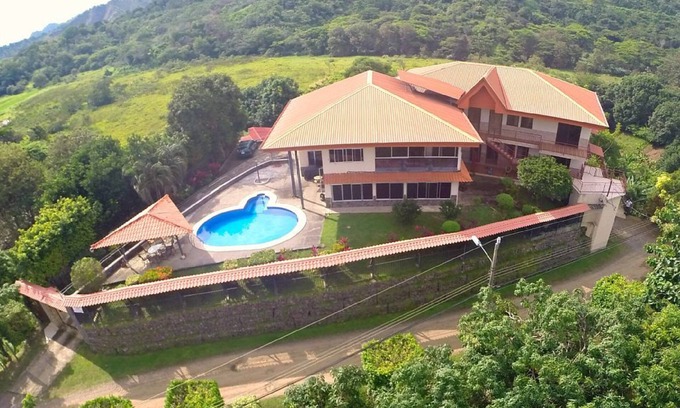 Jaco Haus | Hilltop Villa mit Pool mit Blick auf Jaco