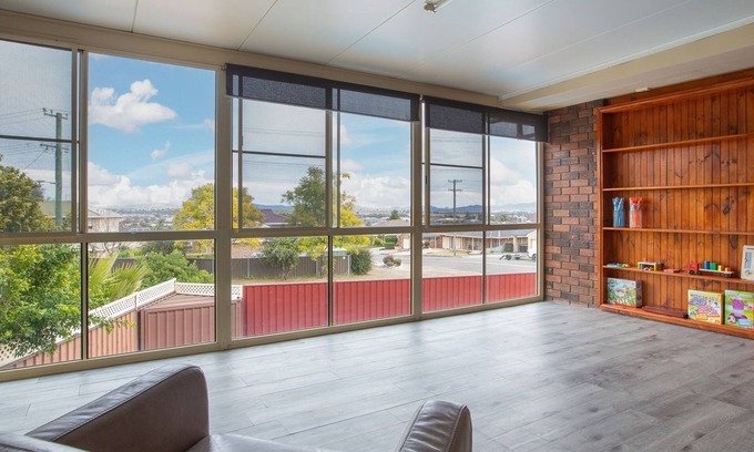 Hillvue Haus | Hillvue Lodge - Huge house in Tamworth