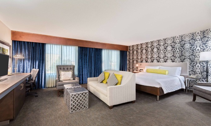 East Garden City Hotel | Hilton Garden Inn Westbury