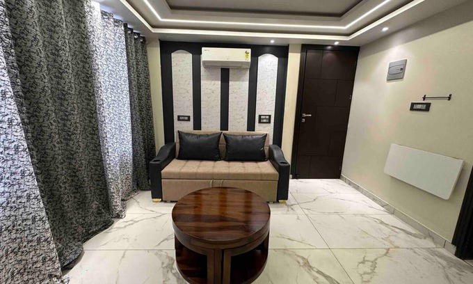 Tapovan Wohnung | Himalayan Hideaway: 1 BHK Luxury Apartment