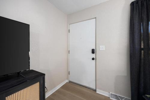 Peoria Heights Haus | Hines Haven - Unit 2 - Perfect BNB for YOU