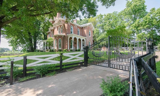 Lexington Haus | Historic 1850 Towering Italianate Mansion