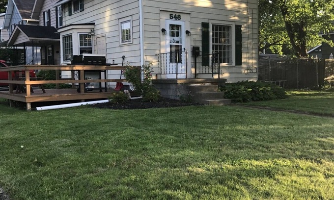 Cuyahoga Falls Haus | Historic 3 Bedroom House Close to Downtown Cuyahoga Falls