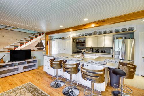 Friendship Haus | Historic Friendship Boat House Near Back River!