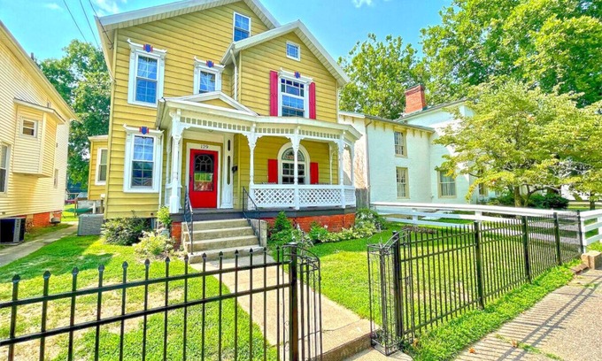 Marietta Haus | Historic Home within walking distance of Downtown Harmar & Marietta