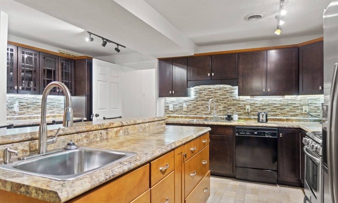 Fort Wayne Wohnung | Historic Mansion Apt 4 | Ping-Pong & Free Parking