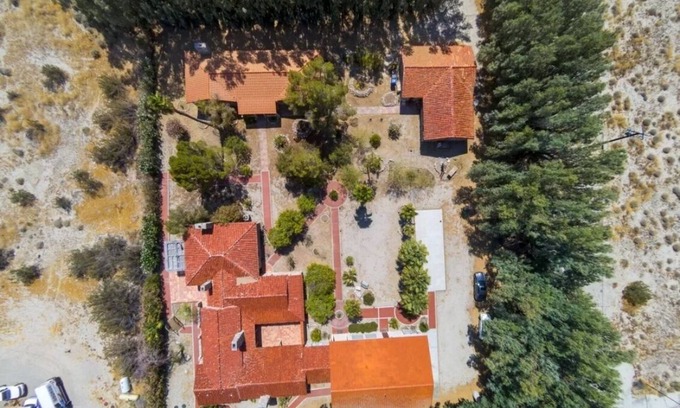 B-Bar-H Ranch Haus | Historic Mary Pickford Estate A1 - 30 minutes from Empire Polo Grounds