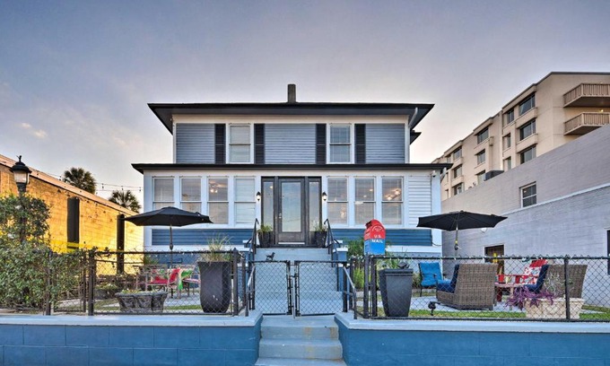 South Beach Street Historic District Haus | Historic Renovated Home Less Than 2 Mi to Beach and Pier!