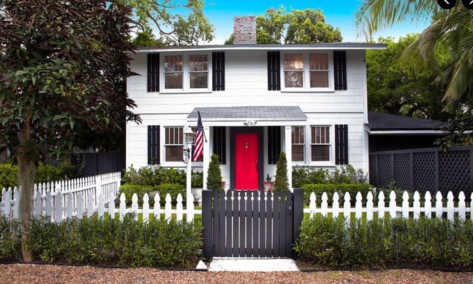 Sailboat Bend Haus | Nov-Dez Best In Town