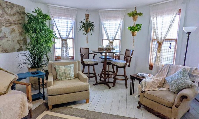 Tahlequah Wohnung | Historic spacious 1 bd. Apt in heart of Tahlequah