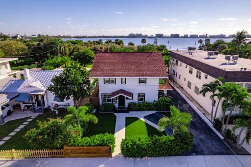 Lake Worth Villa | Historic Waterfront estate With Yard & Modern Kitchen
