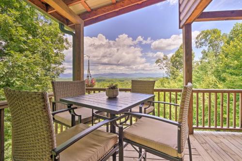 Unaka Haus | Hiwassee Hideaway Cabin with Mountain Views!