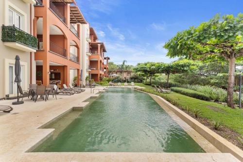 Playa Langosta Wohnung | HM103 Blissful 2BR Beachfront Condo