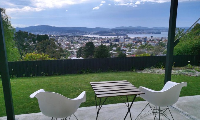 West Hobart Haus | Hobart Retreat with City and Water View