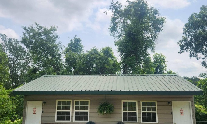 Eminence Hütte | Hogan's Hideout Duplex #18 is a cozy, private duplex