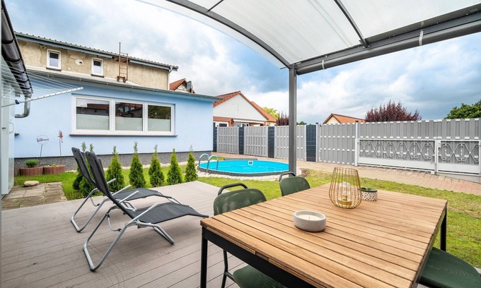 Feldberger Seenlandschaft Wohnung | Ferienwohnung 'An Der Alten Bäckerei' mit Seeblick, privatem Pool und Wi-Fi