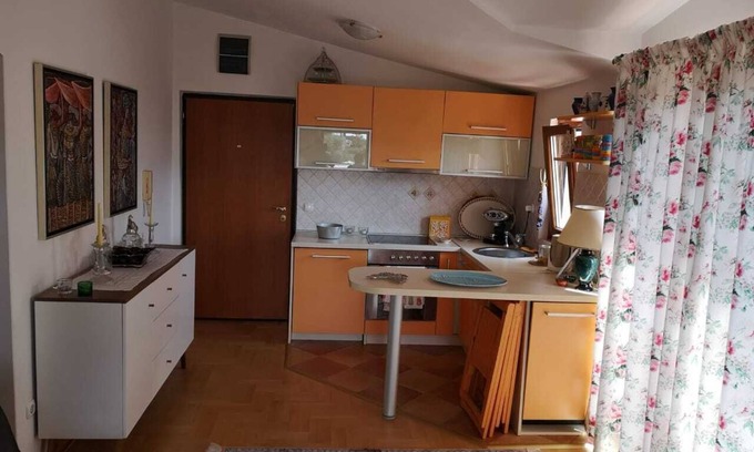 Gospostina Wohnung | Holiday 1BR Apartment with Sea View in Budva