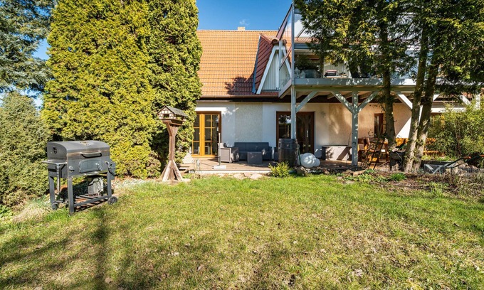 Blankensee Wohnung | Ferienwohnung Eichenhof" mit gemeinsamer Terrasse, privatem Garten und Wi-Fi