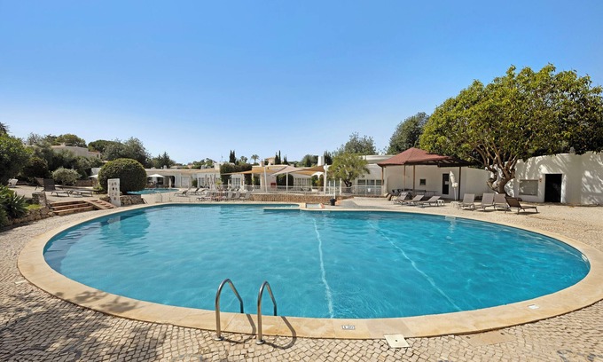 Mato Serrao Wohnung | Ferienwohnung 'Quinta Do Paraíso' mit Gemeinschaftspool, Gemeinschaftsgarten und WLAN
