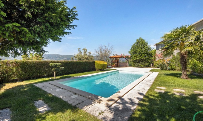 Resende Haus | Ferienhaus Casa do Valado mit Bergblick, Pool, WLAN und Garten; Parkplatz vorhanden