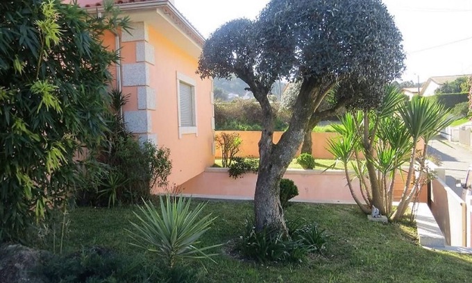 Lanhelas Haus | Ferienhaus 'Casa Portela' mit Bergblick, privatem Garten und WLAN