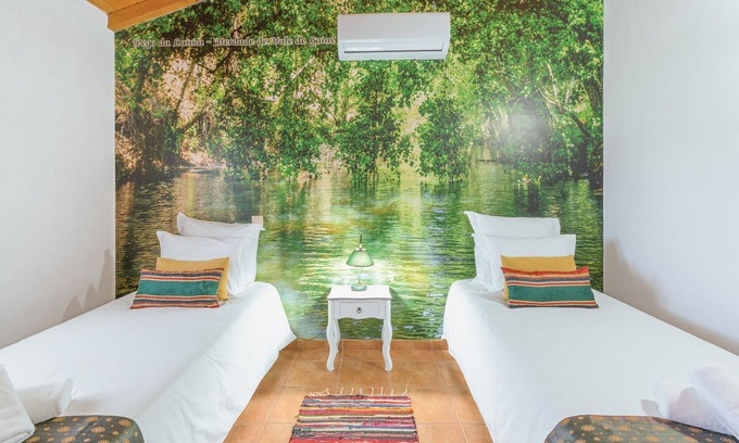 Sao Luis Wohnung | Ferienhaus 'Clarinha' mit Bergblick, Wi-Fi und Klimaanlage