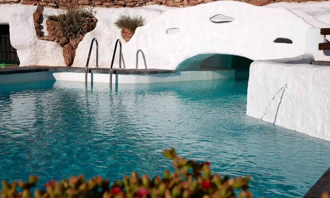 Los Balcones Haus | Holiday Home 'Cuevas Balcones de Piedad - Pita' with Terrace, Shared Pool & Wi-Fi