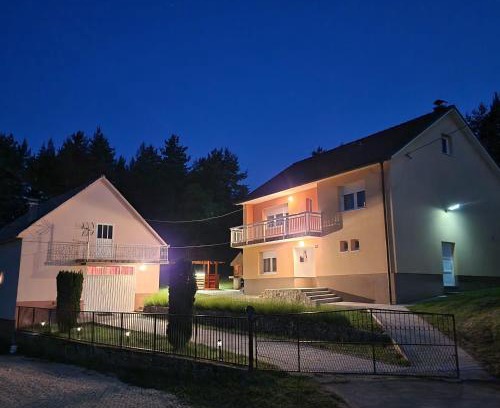 Canton 10 Haus | Holiday Home Gredina