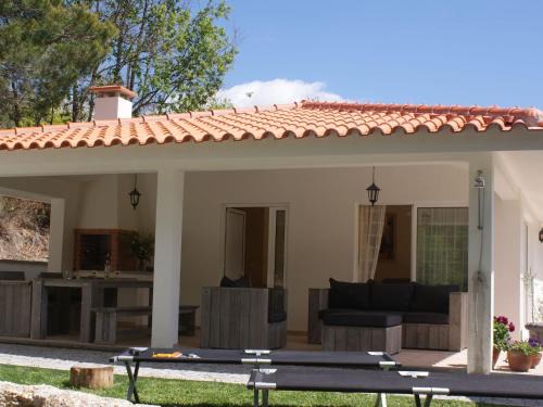 Covas Haus | Holiday Home in Covas with Eco Pool
