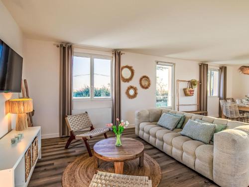 Brignogan-Plage Haus | Holiday Home La Lividig Bleue by Interhome