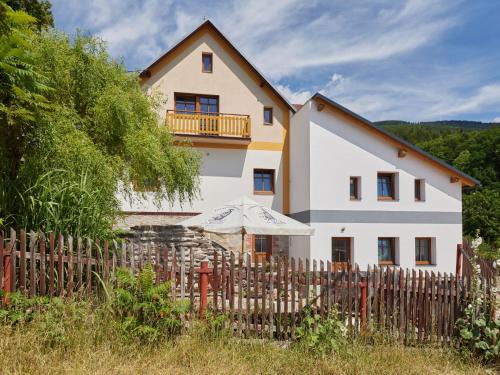 Cerny Dul Haus | Holiday Home Marika by Interhome