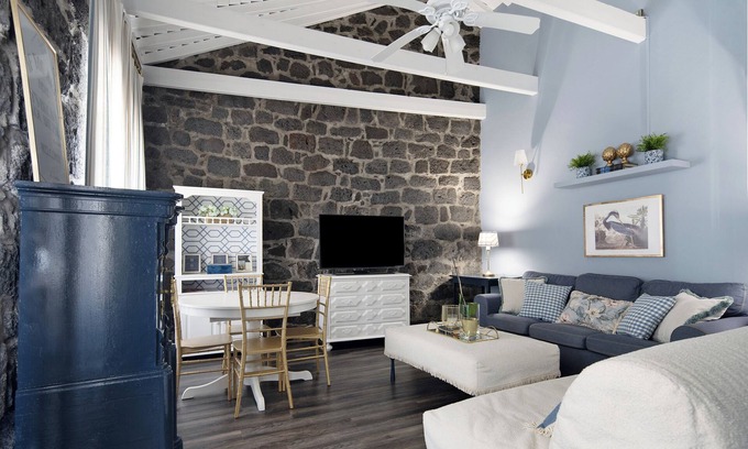 Lajes do Pico Haus | Ferienhaus 'Pico Boutique House' mit Bergblick, Gemeinschaftspool und Wi-Fi