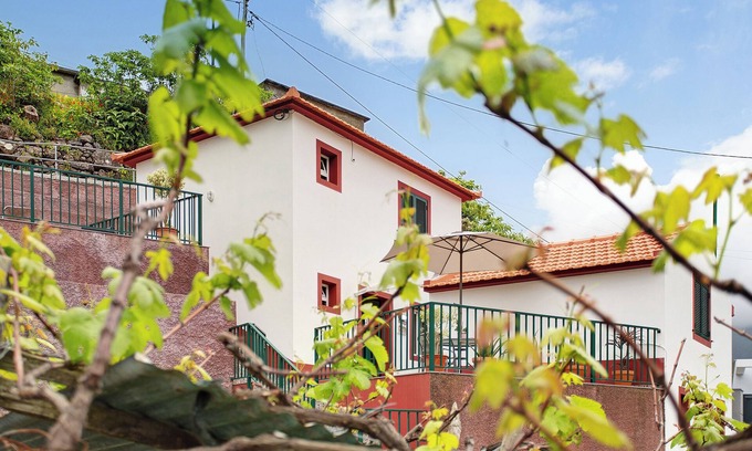 Sao Vicente Haus | Ferienhaus 'São Vicente' mit Bergblick, Terrasse und WLAN